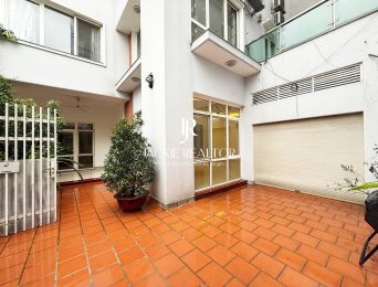 Warmly 4-bedroom villa on Dang Thai Mai Street for rent (2)