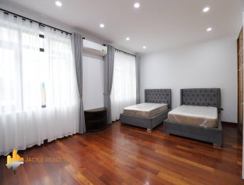 Well-furnished villa for rent in C4 Ciputra (5)