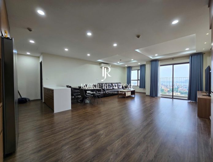 Well-remodelled 1-bedroom apartment at Kosmo Tay Ho for rent (1)