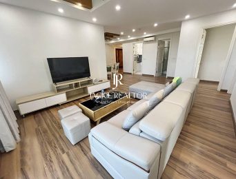 Well-renovated 4 bedrooms in E5 Ciputra for rent (3)