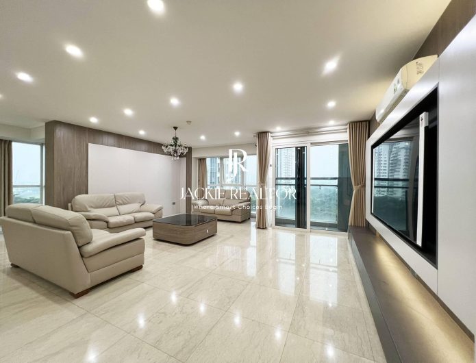 Well-renovated 4BRs267SQM apartment for rent in L2 Ciputra (1)