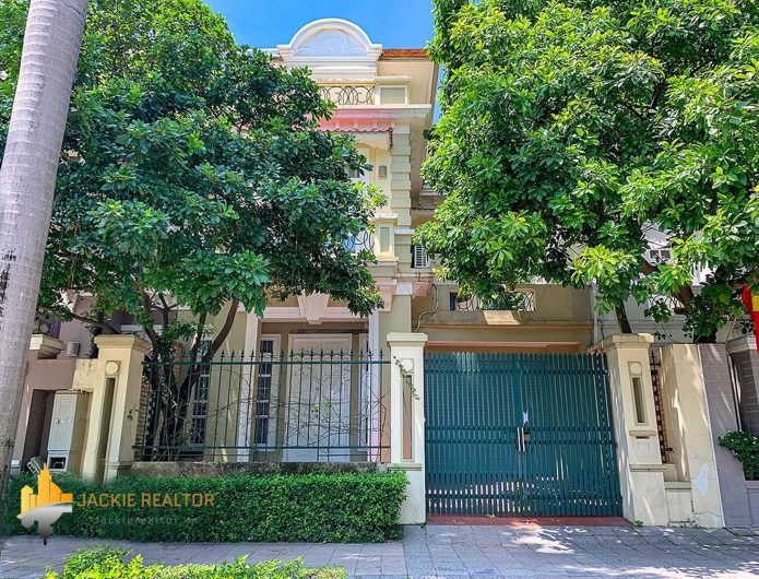 Well renovated 5BRs villa for rent in D4 Ciputra (1)