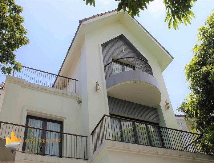 Western style detached villa for rent in Vinhomes Riverside (1)