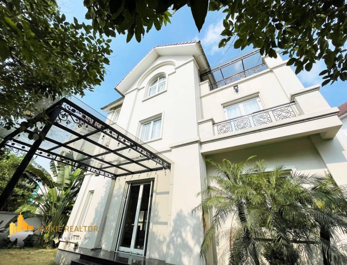 Wonderful 500sq.m villa for rent in Vinhomes Riverside Bang Lang (1)