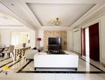 Wonderful 500sq.m villa for rent in Vinhomes Riverside Bang Lang (4)