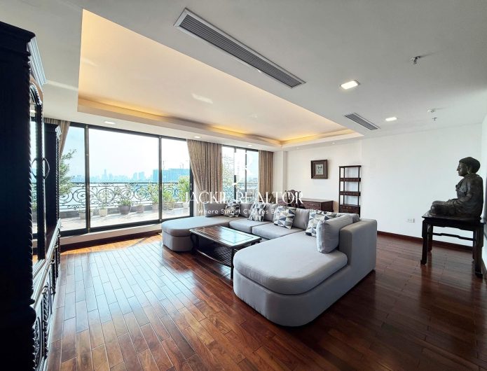 Xuan Dieu, Tay Ho Superb 3-bedroom serviced apartment for rent with a direct view of West Lake (1)