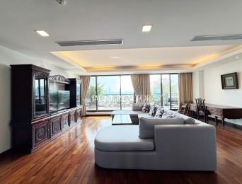 Xuan Dieu, Tay Ho Superb 3-bedroom serviced apartment for rent with a direct view of West Lake (2)